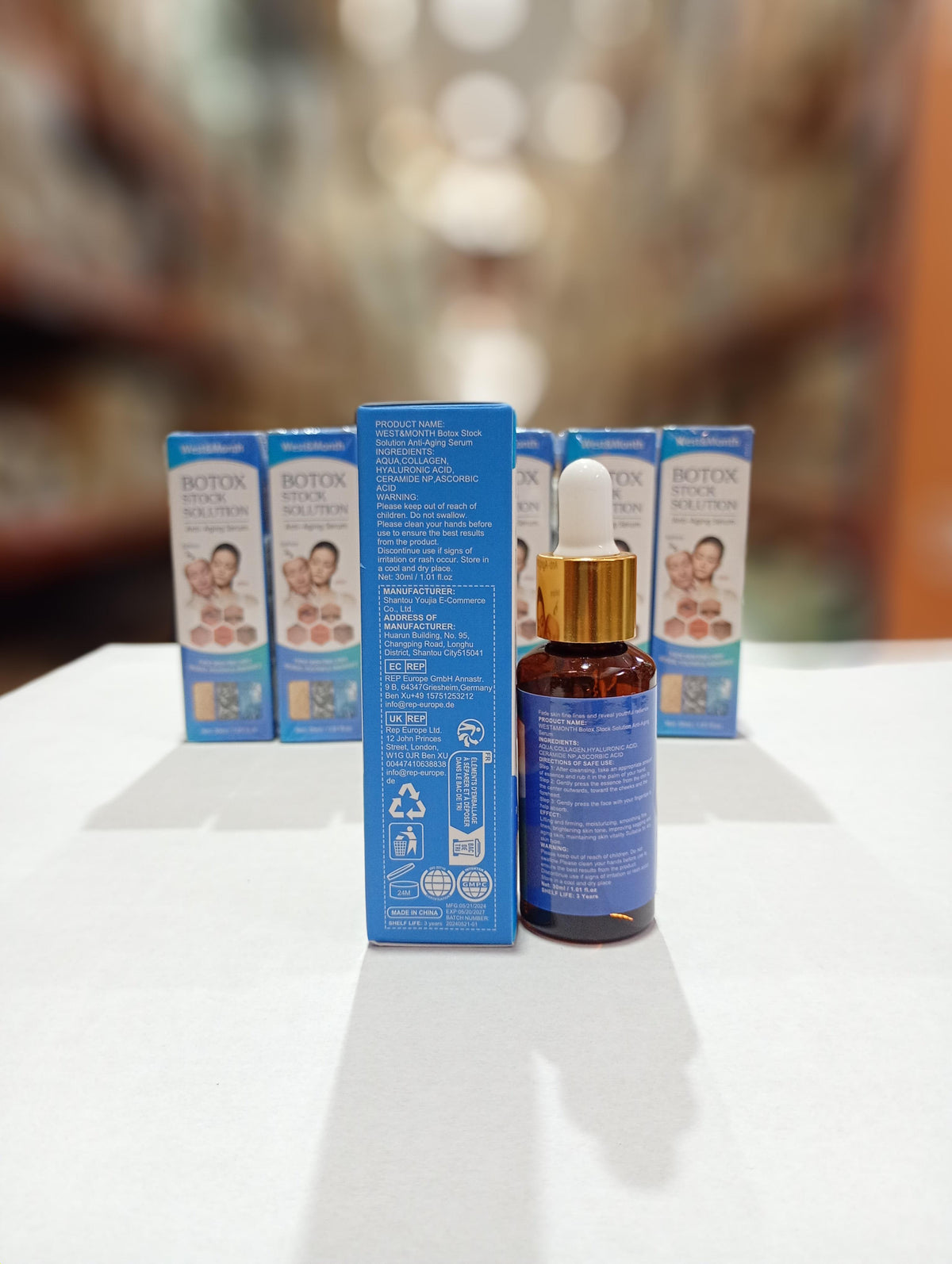 Sérum facial con cuentagotas junto a su caja